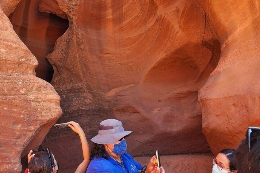Upper Antelope Canyon Prime Time Entry with Navajo Guide 2