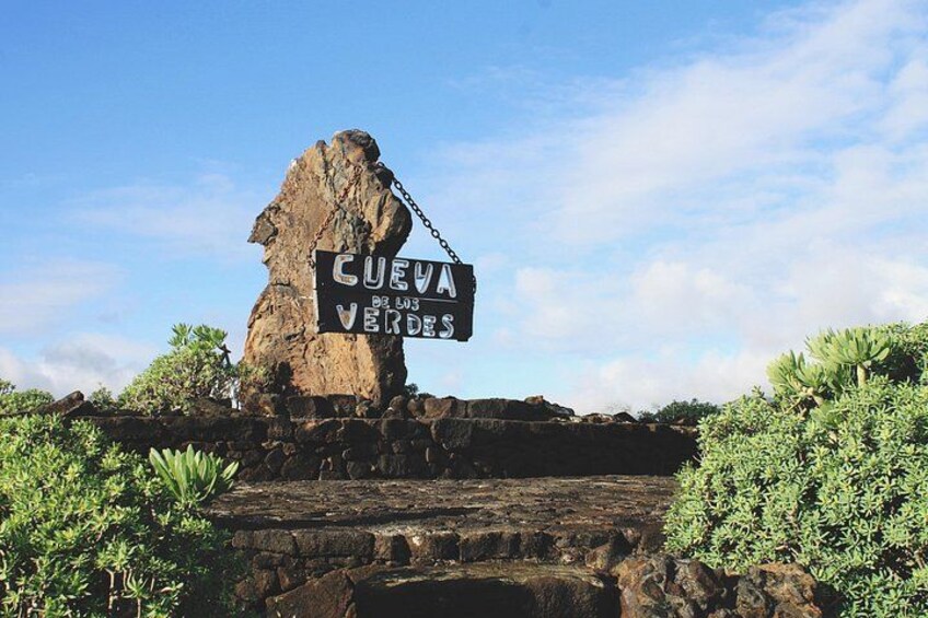 Tour to Timanfaya, Jameos del Agua, Cueva de los Verdes and viewpoint from the cliff 2