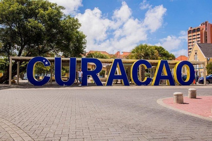 A Taste of Curaçao: City tour, Chobolobo & Mambo Beach Escape 1