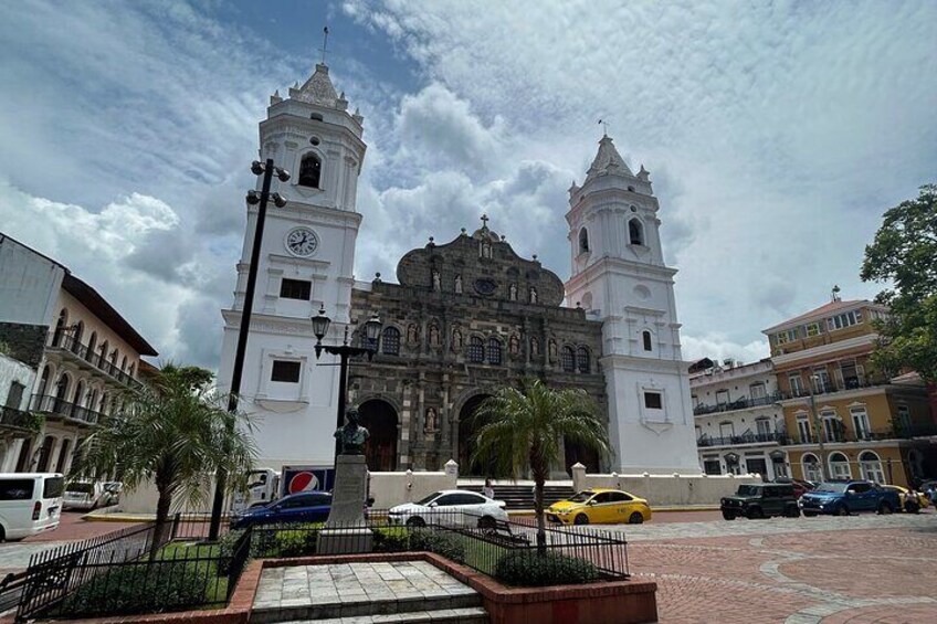 Discover Casco Viejo Secrets