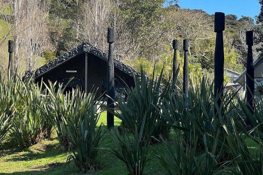 Piritahi pou and wharenui, Waiheke 3