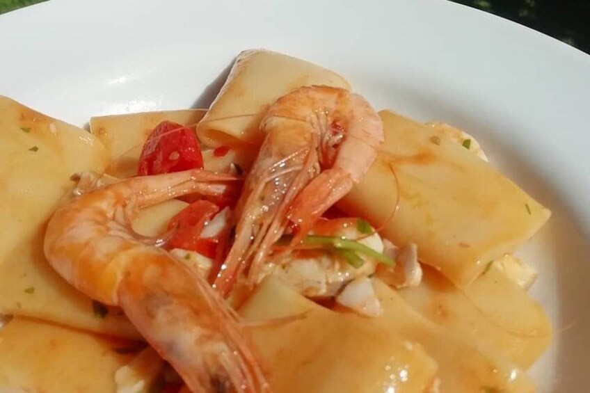 A plate of food with shrimp and potatoes. 3