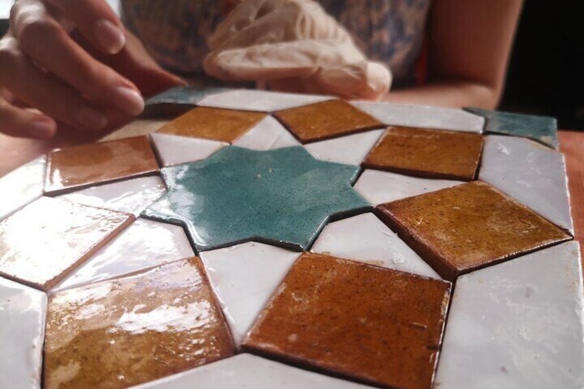 Assembling an authentic Arabic tiling panel I