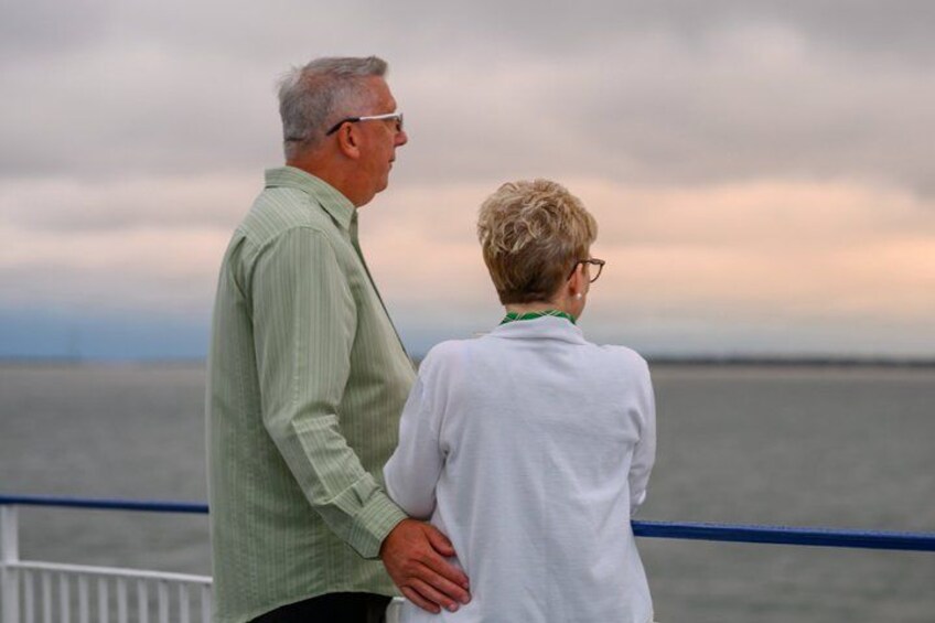 Charleston Harbor Luxury Dinner Cruise with Live Music 3