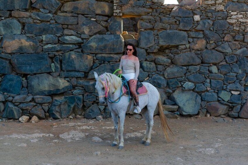 Horseback Riding and Natural Pool Adventure in Aruba 3