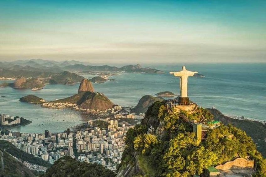 Het standbeeld Christus de Verlosser, Suikerbroodberg, Rio de Janeiro, Brazilië. 1