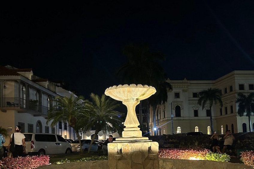 PRIVATE NIGHT TOUR in Ciudad PANAMA + 360° POIN views 2