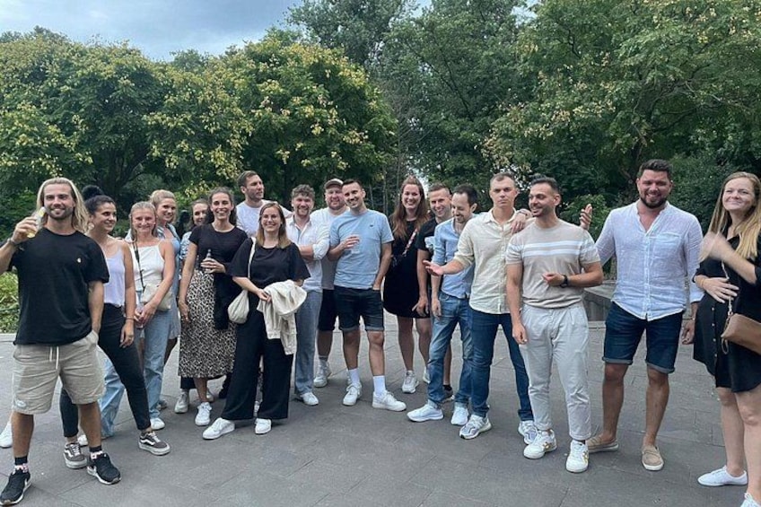 Private Düsseldorf Nightlife Tour: Shots & Club Entry 2