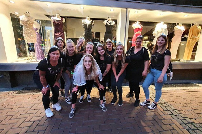 Düsseldorf: Bachelor(ette) Party – Shots & Club Entry 2