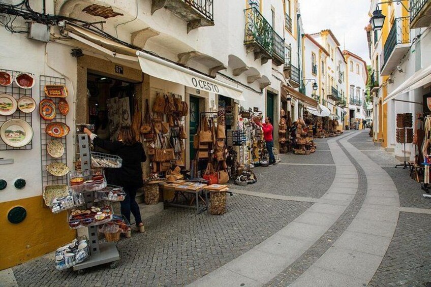 Évora : Love at First Sight – Private Walking Tour with a Local 4