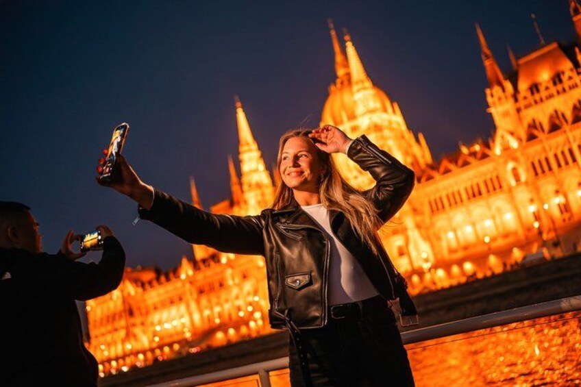 Budapest River Cruise with 1 Free Tokaj Frizzante and Audio Guide 2