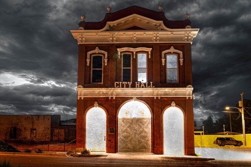 The City Hall/Marshal's Building used to house the city's offices and a firehouse. 4
