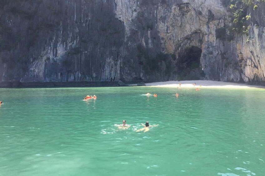 swimming and snorkeling at Ba Trai Dao beach 3