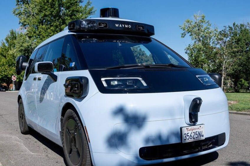 LA: Hollywood & Beverly Hills Self-Driving Tour with Photographer 2