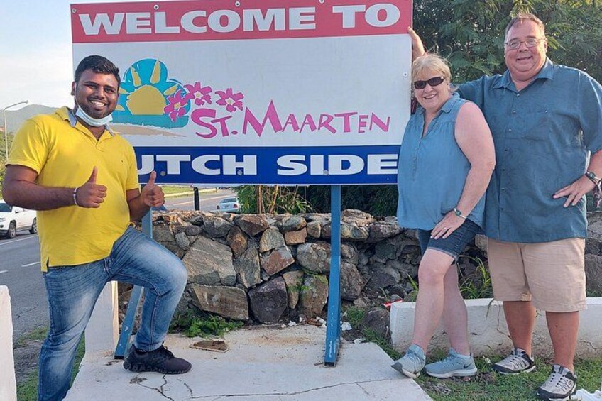 St Maarten Tour Guide at the Border monument 5