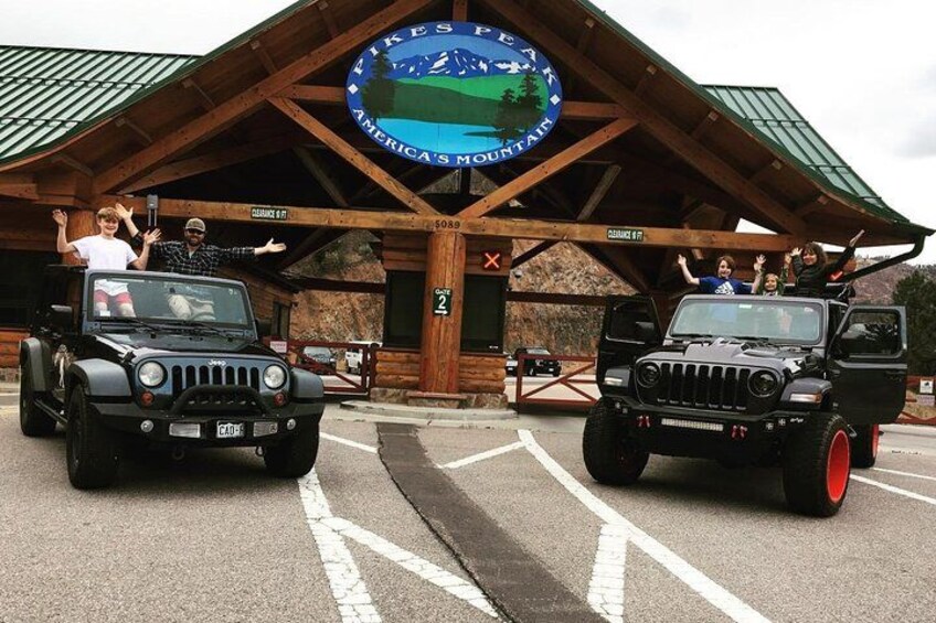 Sightseeing Jeep Tour in Garden of the Gods 2