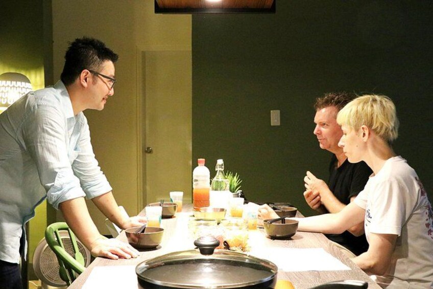 Learn from a local cooking teacher 1