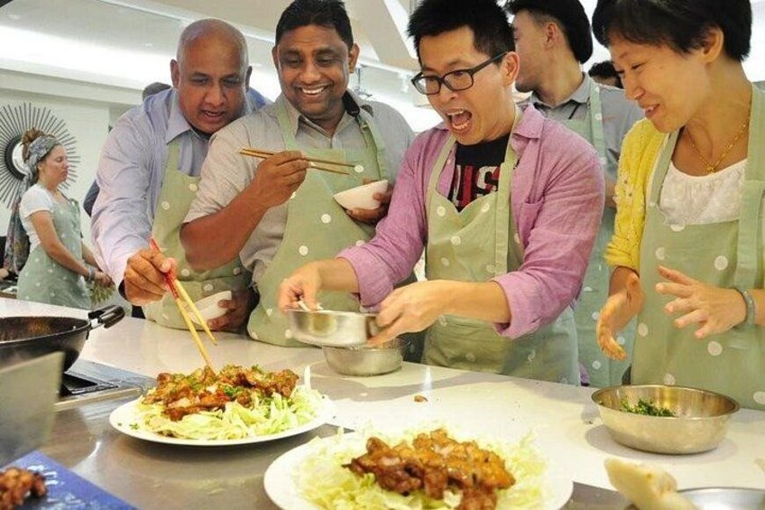 Learn how to prepare three typical Taiwanese dishes from a local cooking instructor 5