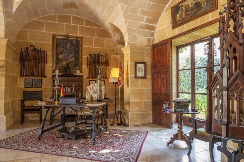 Walking Tour of Els Calderers House Museum in Mallorca