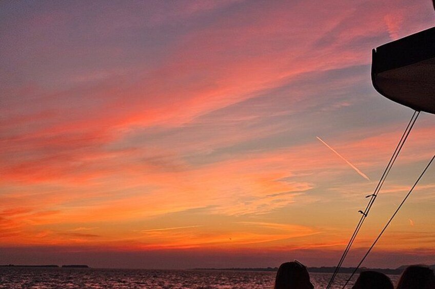 Dreamy Cruise sunset tour with dinner and unlimited wine! 3
