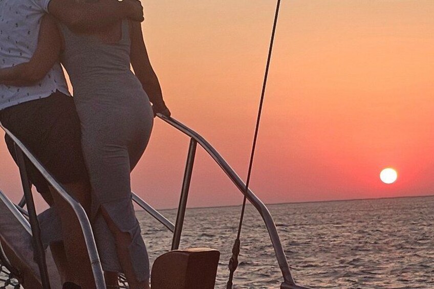 Dreamy Cruise sunset tour with dinner and unlimited wine! 2
