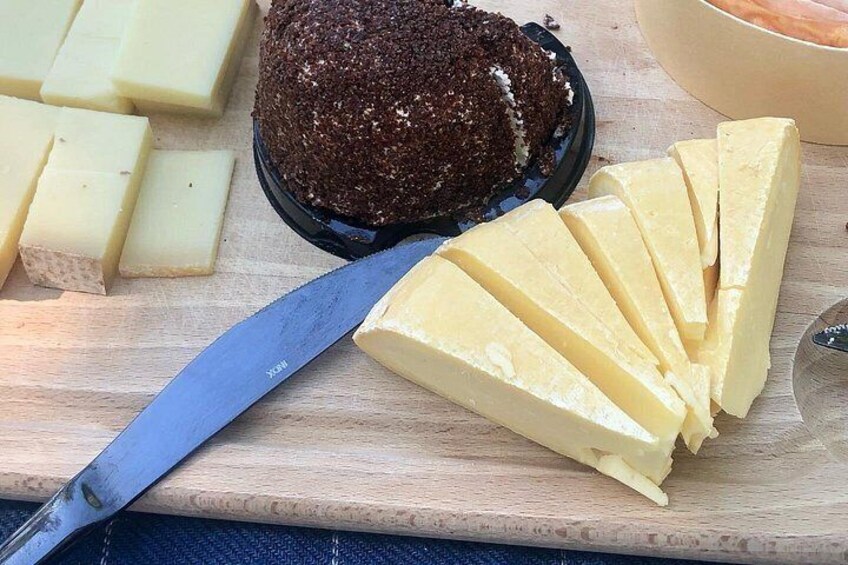 Cheese and wine paring session in Dijon 3