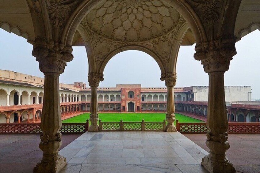 Private Sunrise half-day tour at Taj Mahal with visiting to Agra Fort 2