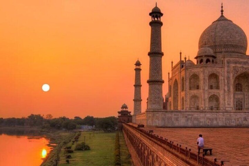 Private Sunrise half-day tour at Taj Mahal with visiting to Agra Fort 1