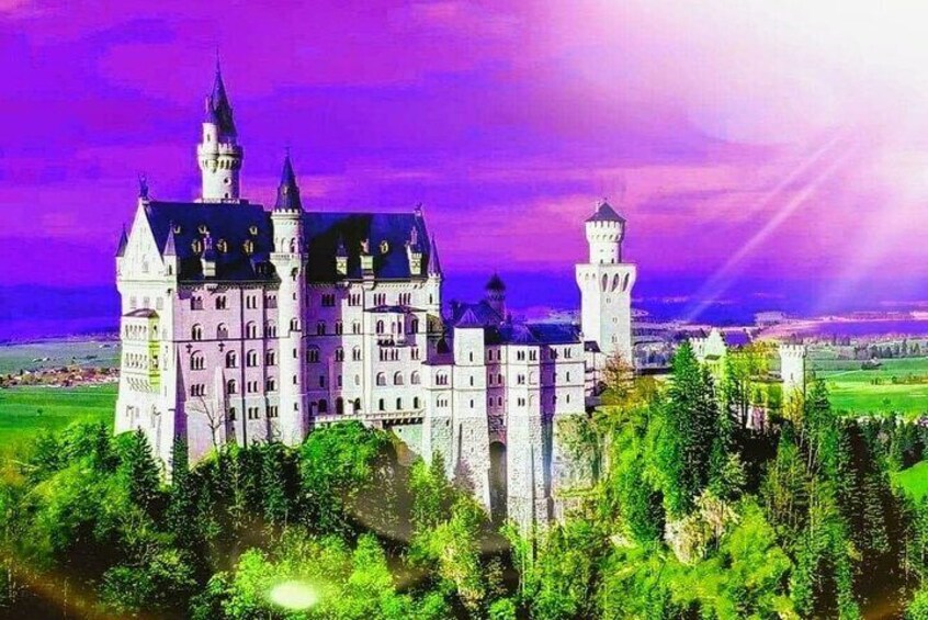 EXCLUSiVE SKIP-THE-CROWDS Neuschwanstein and Linderhof Castle Tour from Munich INCL. TICKETS