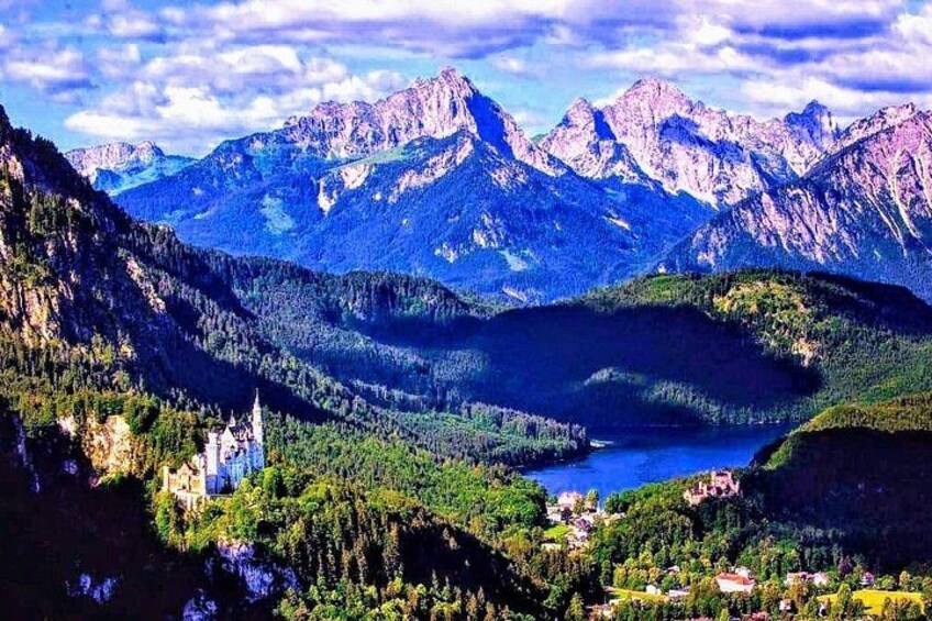 EXCLUSiVE SKIP-THE-CROWDS Neuschwanstein and Linderhof Castle Tour from Munich INCL. TICKETS 3
