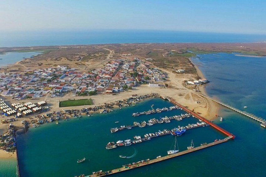 Ilha da Culatra is the last stop of the hop on hop off tour. Culatra island is one of the most important fisherman communities in the region. 3