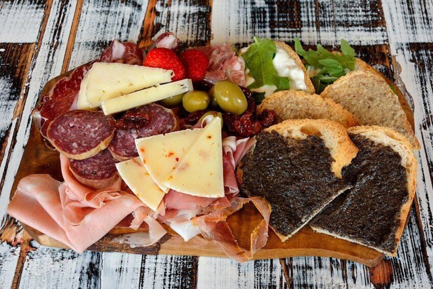 Lucca’s Ultimate Food Tour: Full Tuscan Meal by Do Eat Better 5