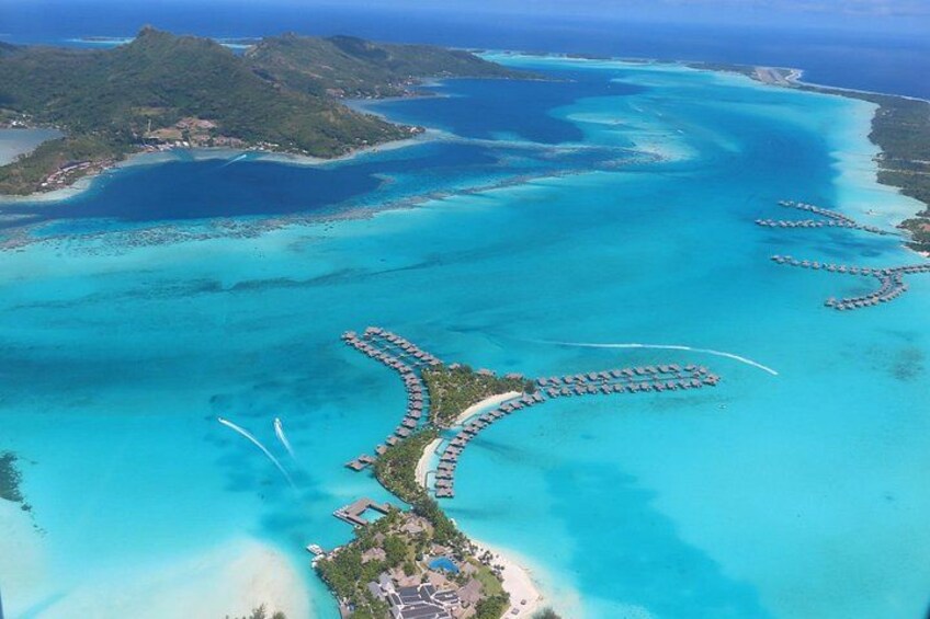 Bora Bora 30-minute Private Flight in a Light Aircraft 3