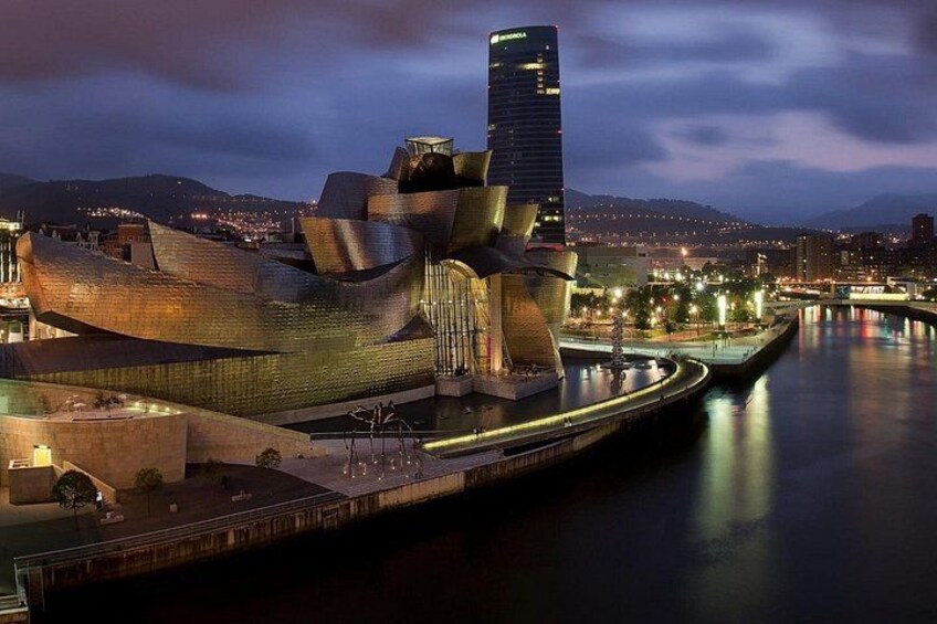 Guggenheim Bilbao Museum Private Small Group Tour with Ticket 4