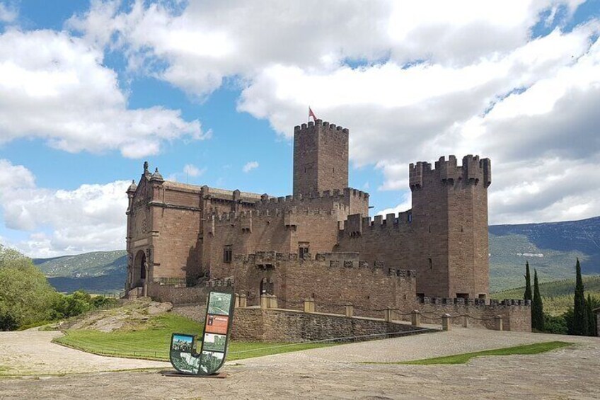 Pamplona Private Tour with Castle of Javier 