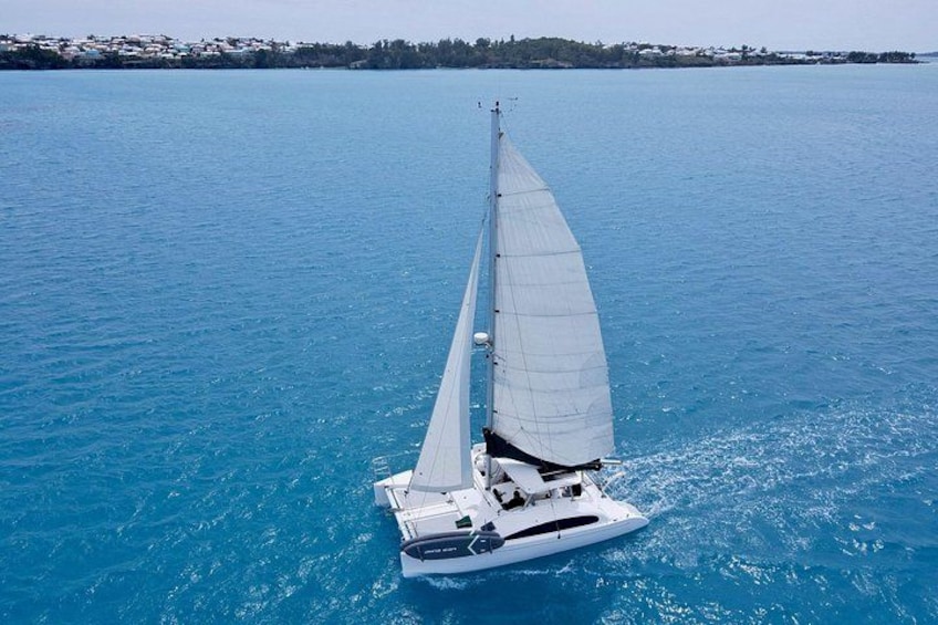 Kona, Sailing along the North Shore of Bermuda 1