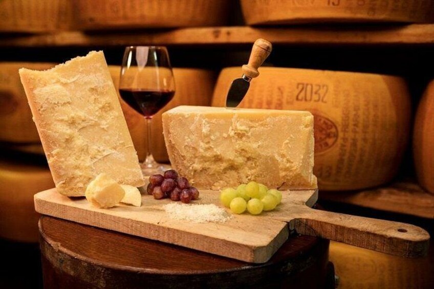 Parmigiano Cheese Factory Visit and Tasting 4
