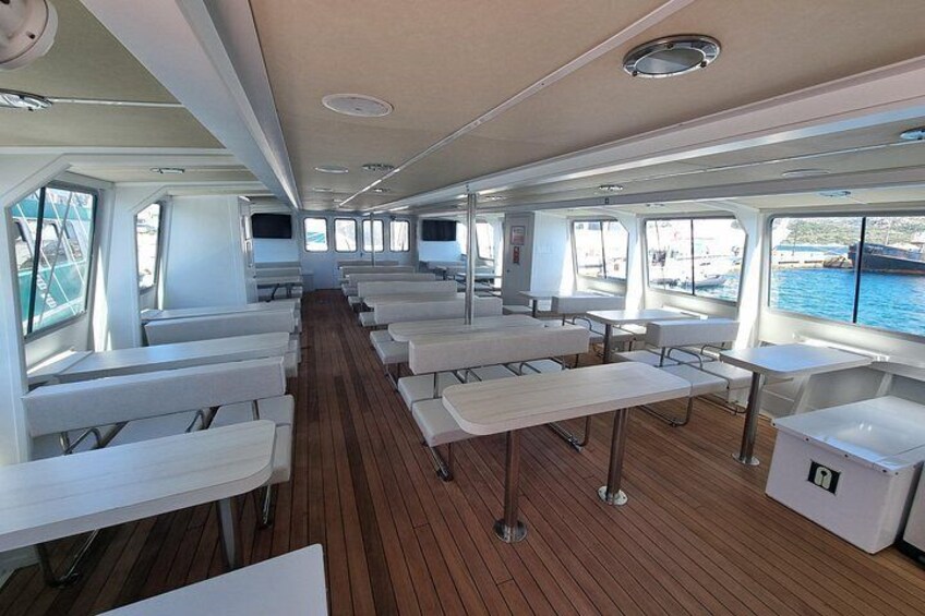 Main deck o the motorboat 2