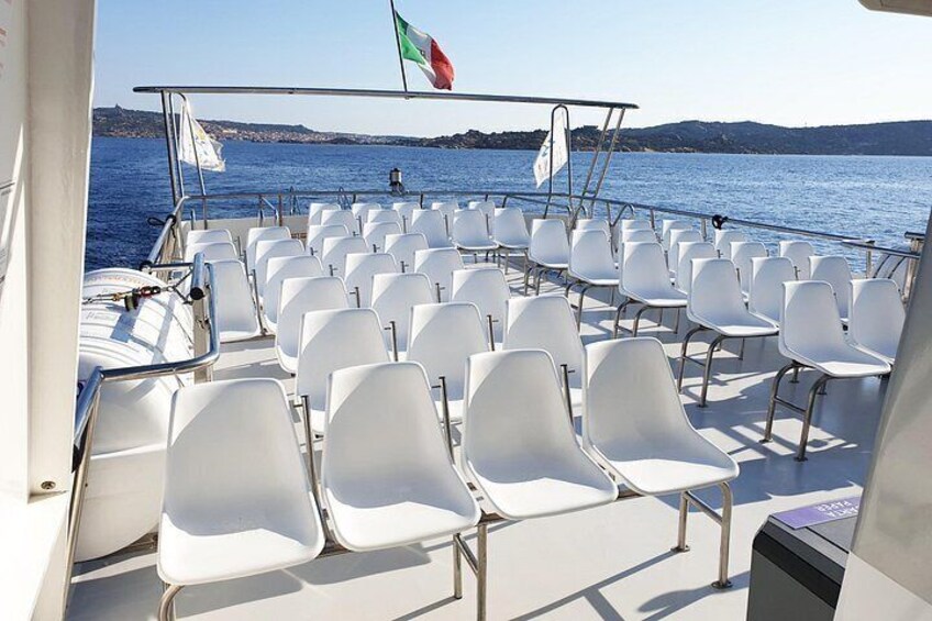 Upper deck of the motorboat 3