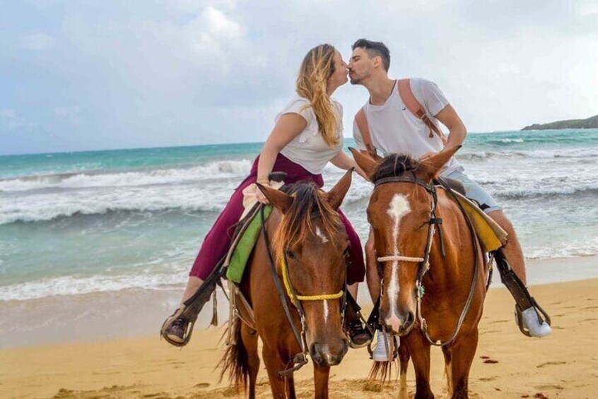 Half-Day Tour 2-in-1, Redonda Mountain & Horseback Riding Tour in Macao Beach