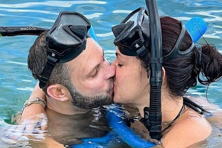 Snorkeling can be really romantic! 5
