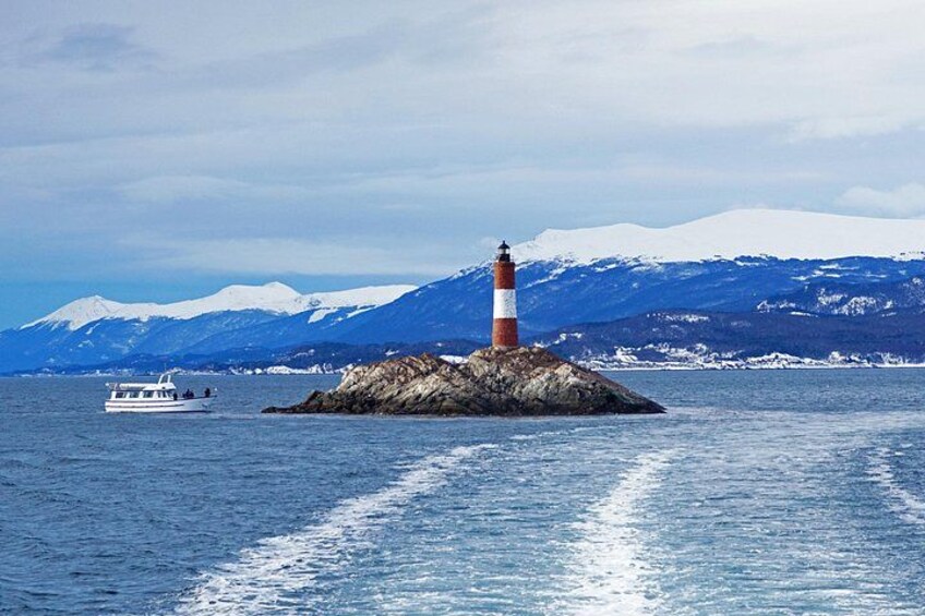 Catamaran Tour through the Beagle Channel in Ushuaia 2