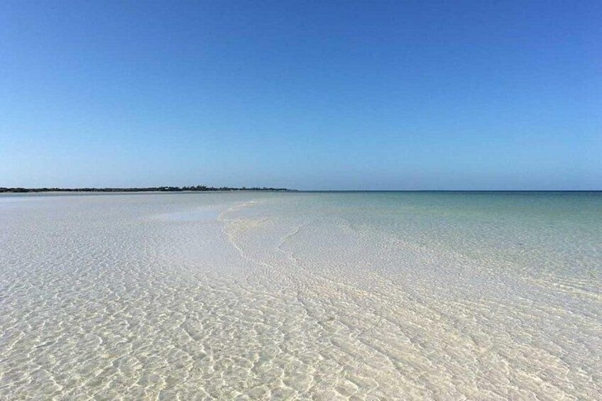 Clear waters at Holbox beach 4