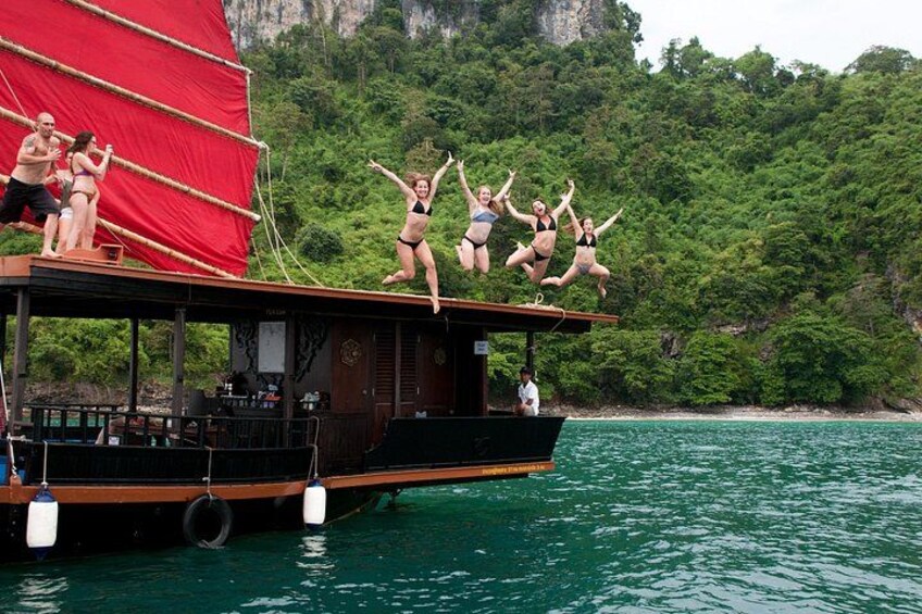 Krabi 4 Island Morning Cruise with Snorkeling & Gourmet Breakfast 5