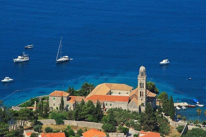 Dalmatian route - Panoramic flight over Brač, Hvar, Šolta & Split from Brač 3