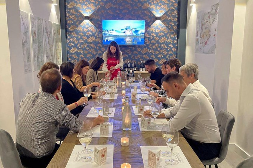 Rioja & Txakoli Wine Tasting in Bilbao with a Local Sommelier 3
