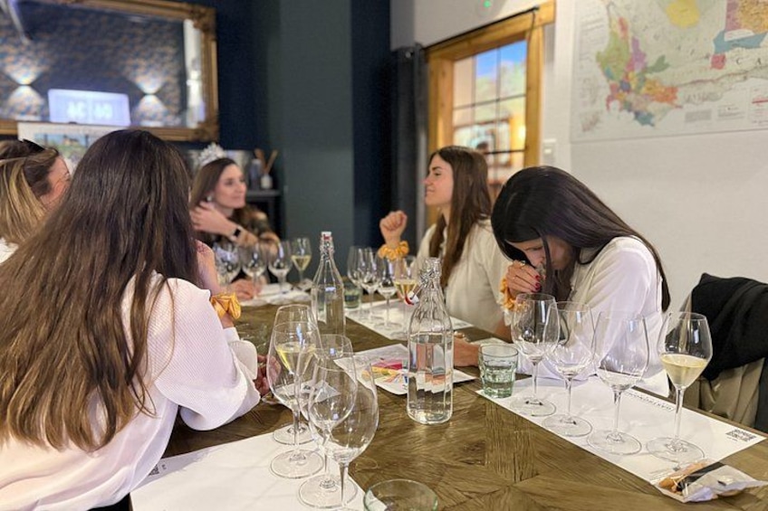 Rioja & Txakoli Wine Tasting in Bilbao with a Local Sommelier 4