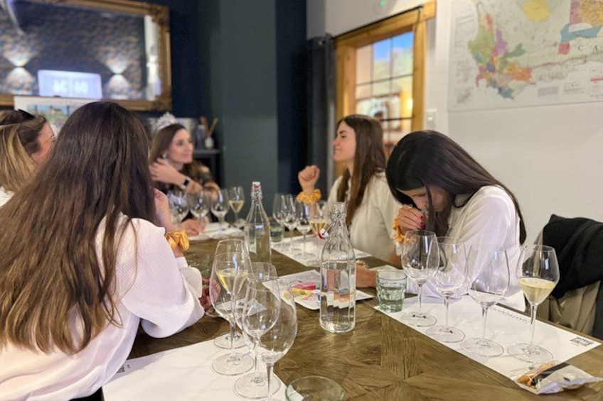 Rioja & Txakoli Wine Tasting in Bilbao with a Local Sommelier 2