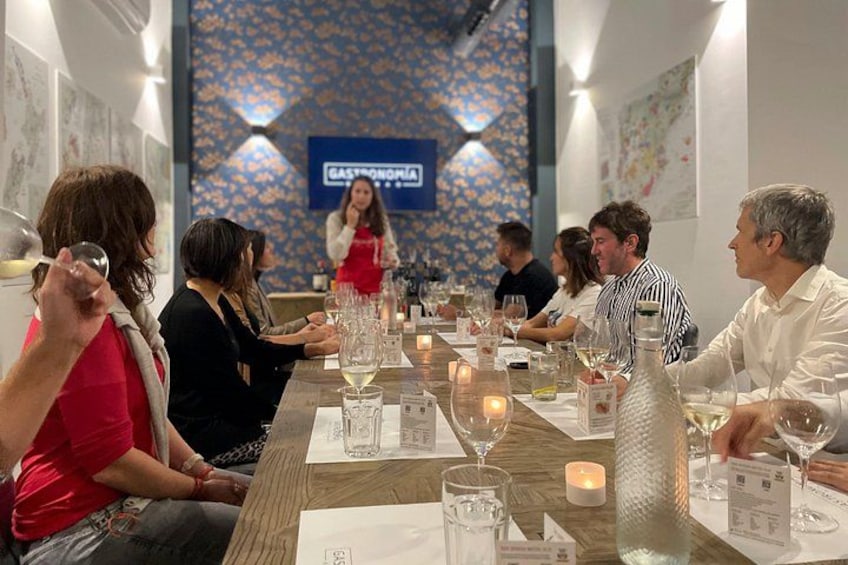 Rioja & Txakoli Wine Tasting in Bilbao with a Local Sommelier 2