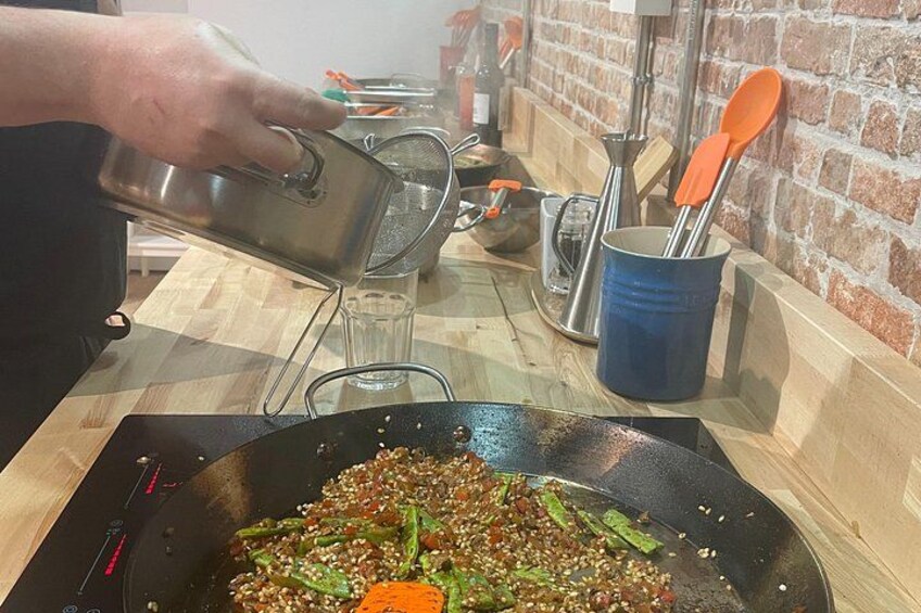 Paella and Burnt Basque Cheesecake Cooking Class in Bilbao 2